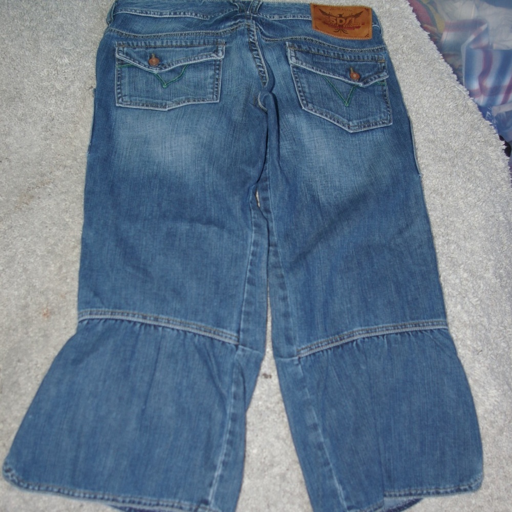Jeans Ruffle Capri - Picture 4 of 6